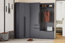 От ящиков до антресоли: варианты наполнения шкафа в прихожую